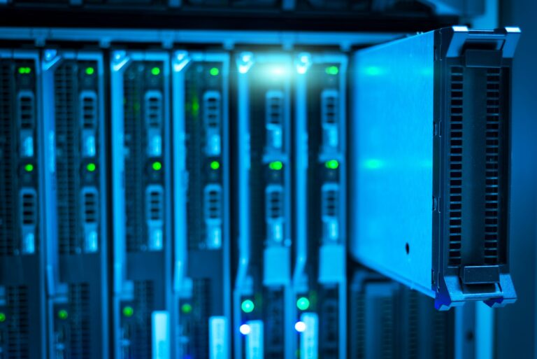 Data centers στην Ελλάδα: μεγάλες επενδύσεις, συμφωνία ΔΕΗ–Amazon και στόχος περιφερειακού κόμβου