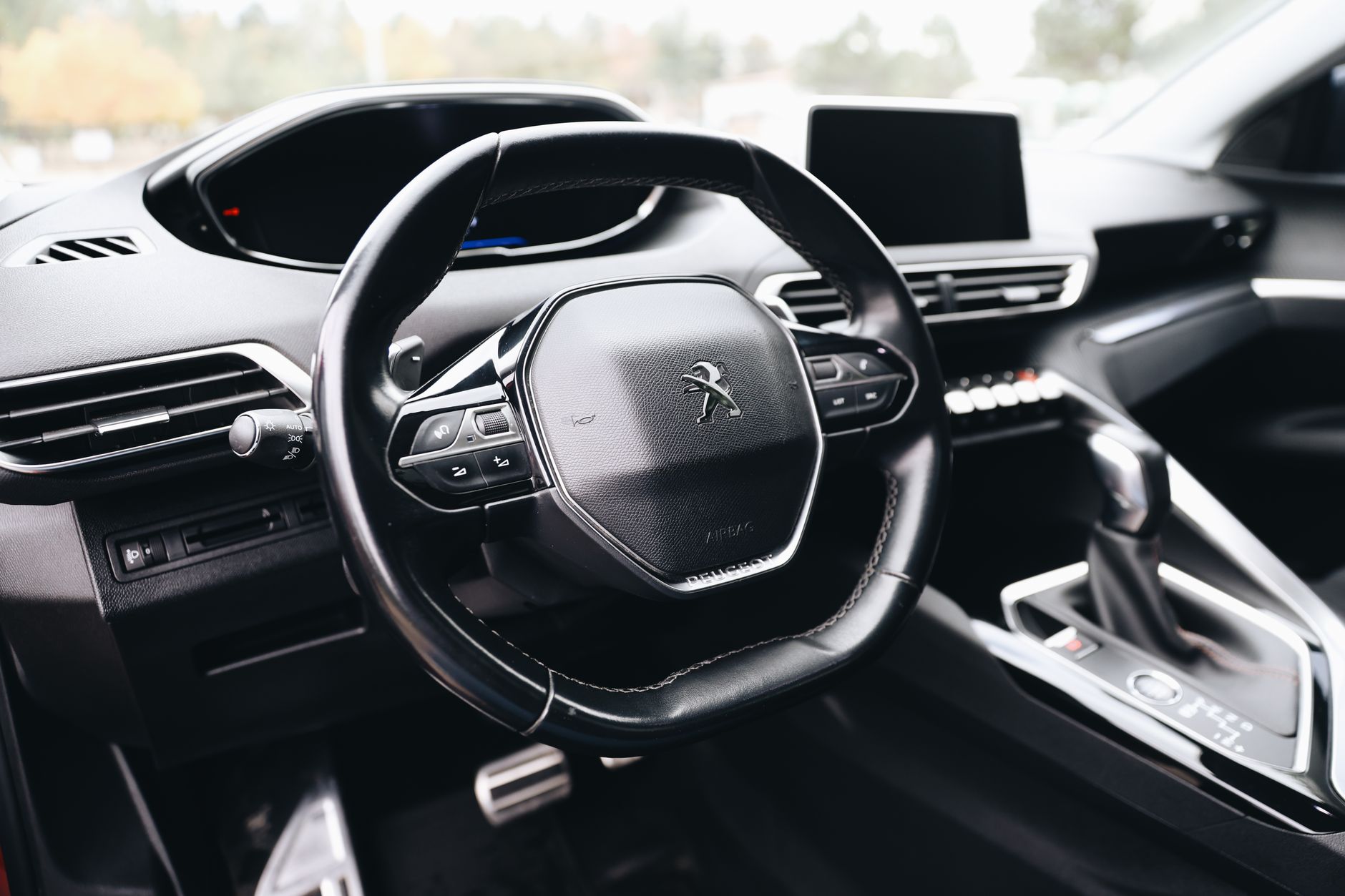 Δίλημμα Peugeot: 208 ή 2008 με μόλις 800 ευρώ διαφορά τιμής
