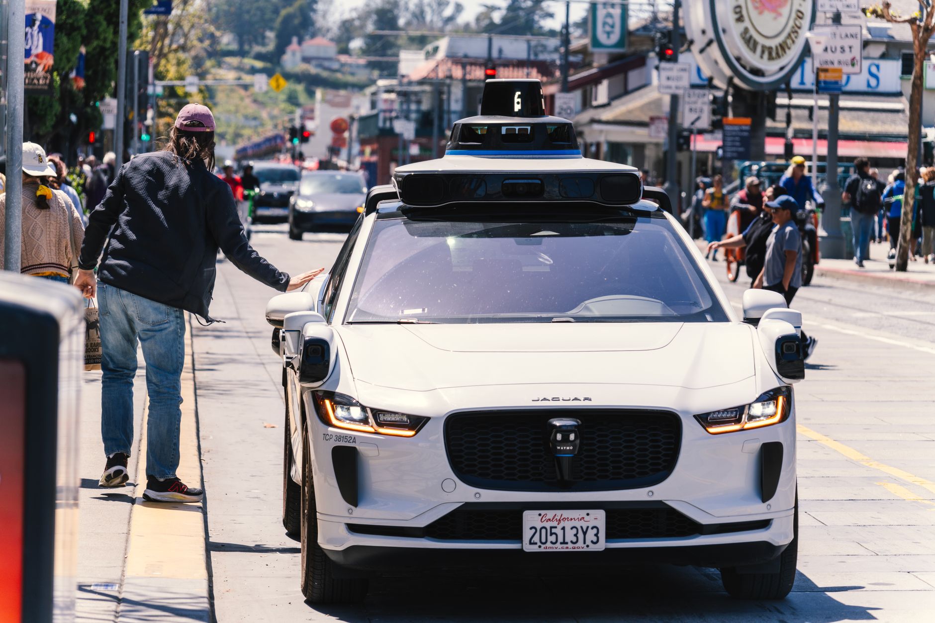 Η Waymo ετοιμάζει robotaxi στη Σιγκαπούρη — λανσάρισμα το 2028