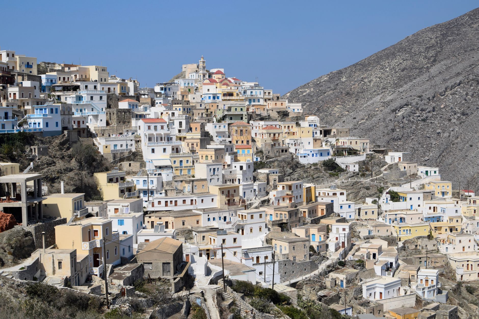 Επιδότηση 90% μισθού και εισφορών για 12 μήνες: Τι προβλέπει το νέο πρόγραμμα του υπουργείου Εργασίας για τηλεργασία από ορεινά χωριά