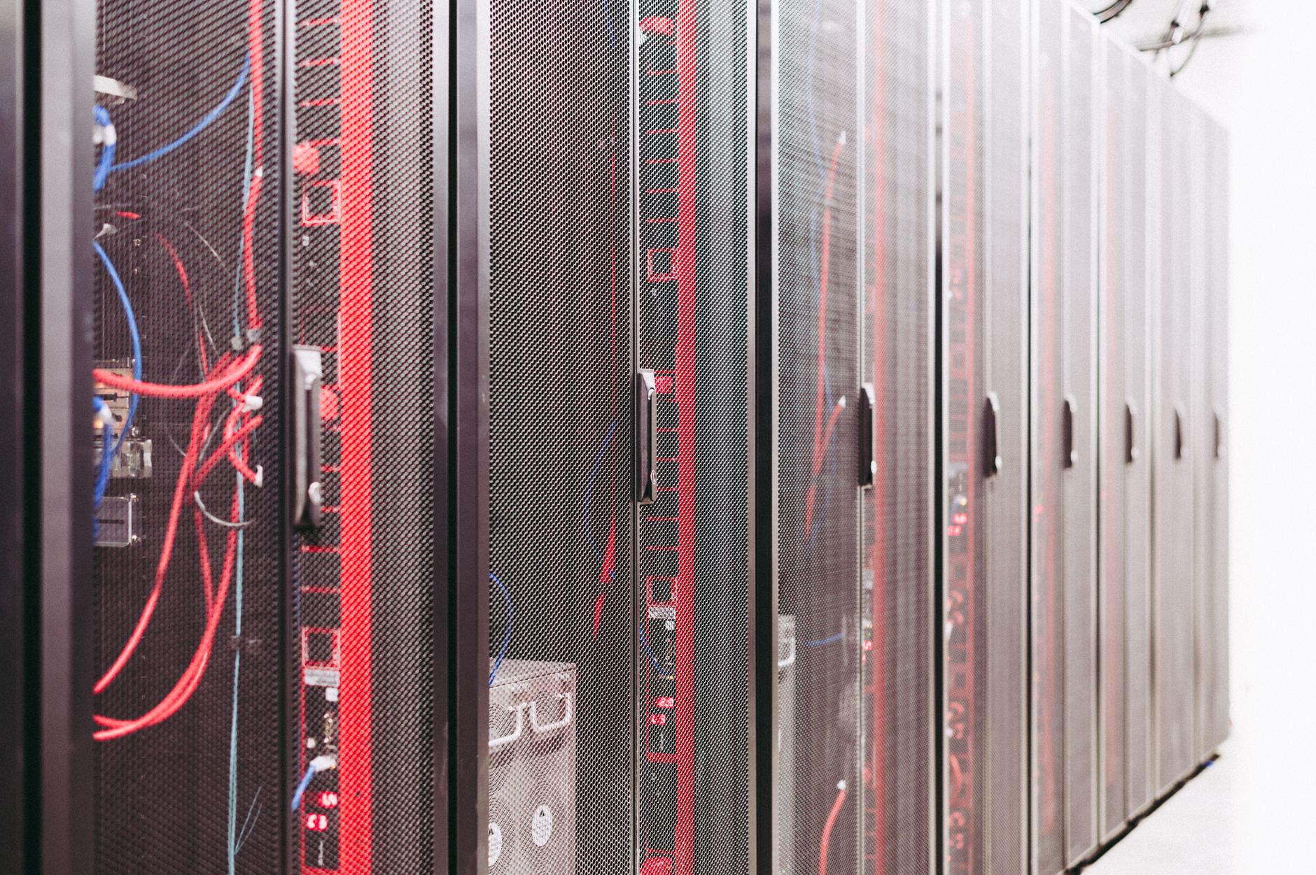 Χατζηδάκης: «Μεγάλο έργο» το data center της Amazon στην Κοζάνη