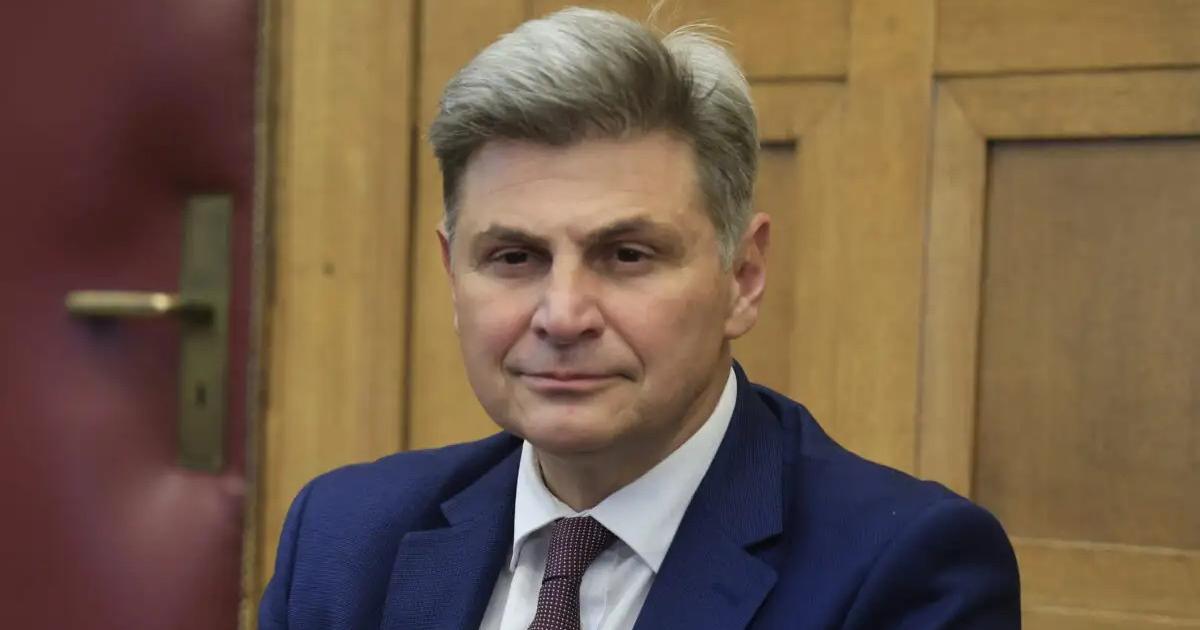 Φαραντούρης προς Σδούκου: «Απάντησα πολιτικά και μόνο»