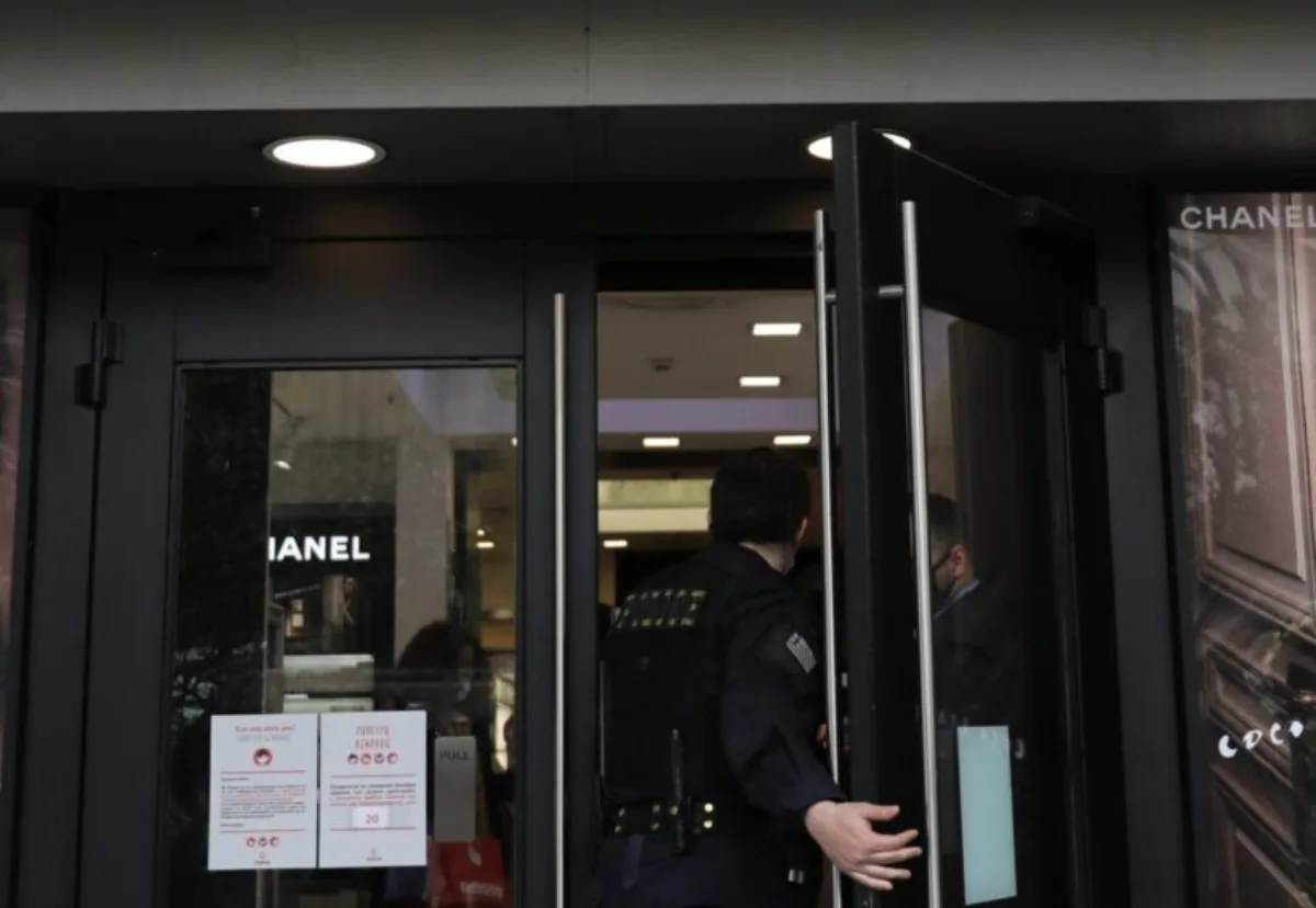 Οριστικό κλείσιμο πολυκαταστήματος στη γωνία Σταδίου και Αιόλου σηματοδοτεί το τέλος εποχής