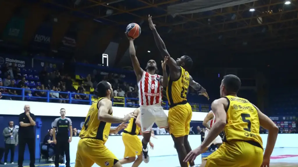 Ολυμπιακός: Με Μοντέρο και Χολ πέρασε στον τελικό του Super Cup