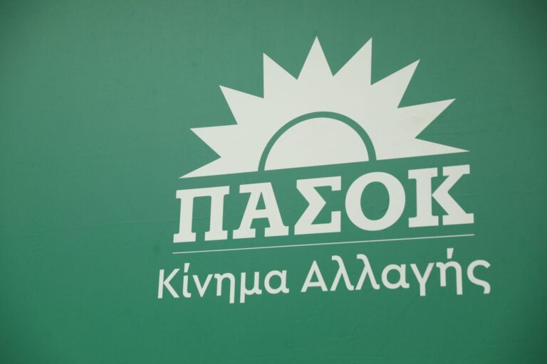 ΠΑΣΟΚ κατά Πλεύρη: «Επιβεβαίωσε ότι είπε δημόσια ψέματα» για τη γνωριμία του με κατηγορούμενους ιατρούς