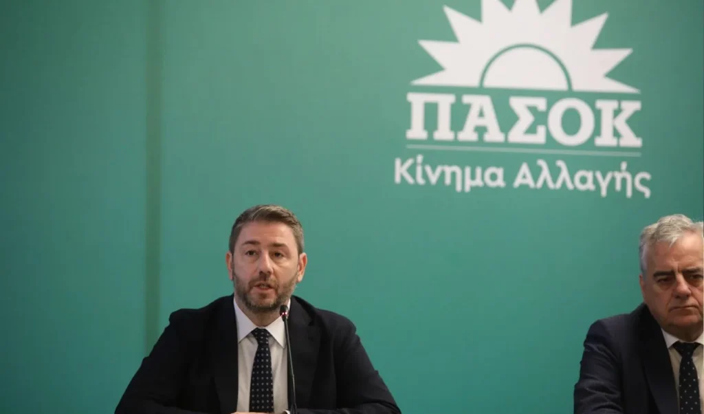 Επίθεση ΠΑΣΟΚ στον Μαρινάκη: «Ο πνιγμένος από τα μαλλιά του πιάνεται»