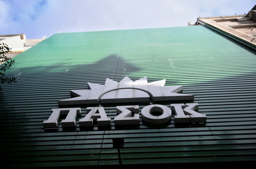 ΠΑΣΟΚ με έγγραφα κατά Πλεύρη: Σύνδεση με τους δύο γιατρούς της υπόθεσης Μαζωνάκη από το 2012