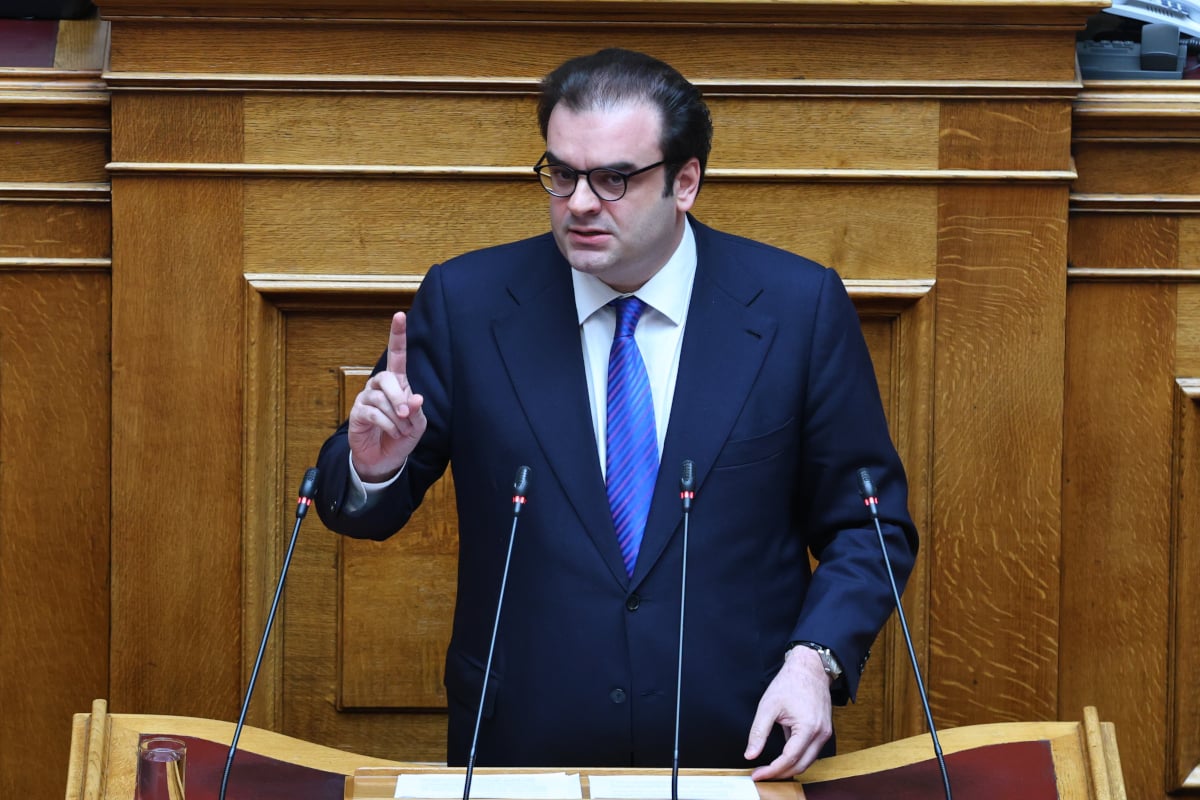 Διπλή αναβάθμιση της ελληνικής οικονομίας από Moody’s και Scope