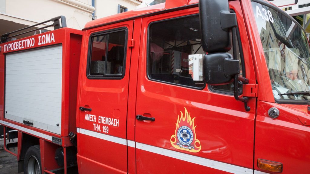 Έκρηξη σε παλιό κτήριο στην Πλάκα: Ένας τραυματίας, φέρεται διαρροή αερίου