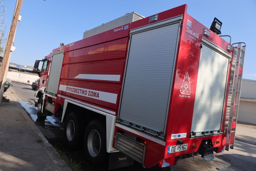Φωτιά σε αυτοσχέδια χωματερή στο Ωραιόκαστρο Θεσσαλονίκης