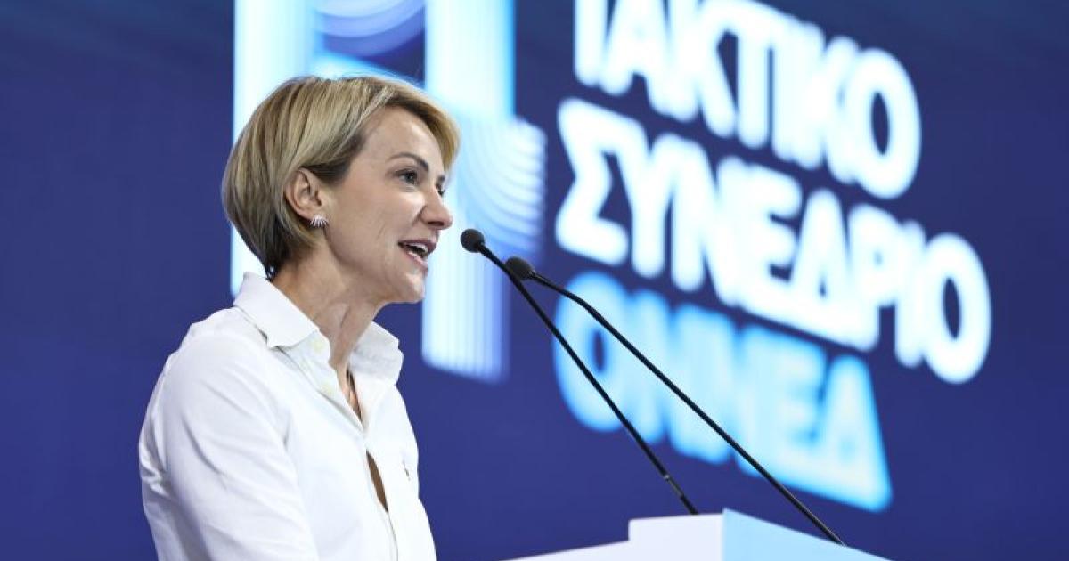 Σδούκου προς Φαραντούρη: «Επειδή έχει γυρίσει 2-3 κόμματα, δεν είμαστε όλοι ίδιοι»
