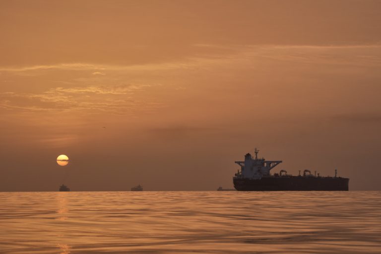 Ιράν: Οι Φρουροί της Επανάστασης ισχυρίζονται ότι έπληξαν πετρελαιοφόρο στον Ορμούζ