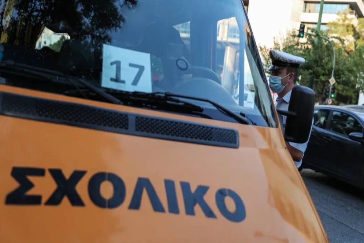 Χανιά: Σύλληψη οδηγού και συνοδού σχολικού — Δύο νήπια ξεχάστηκαν μέσα στο λεωφορείο