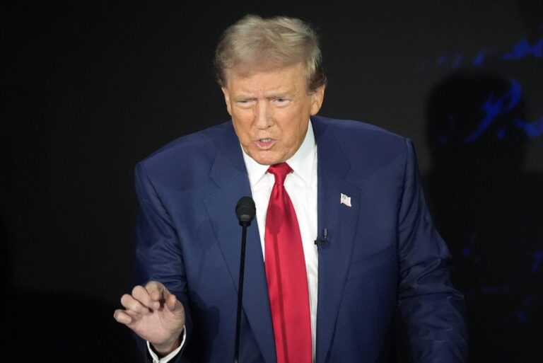 Τραμπ: Απαγόρευση πρόσβασης CNN, MS Now και Politico στον Λευκό Οίκο