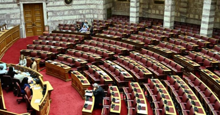 Βουλή: Σε κύρωση οι αμυντικές συμφωνίες με Γαλλία και Σερβία