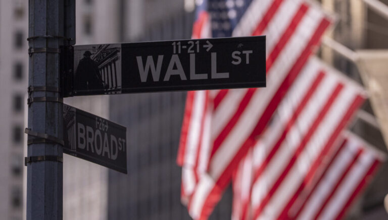 Η Μεικτό κλείσιμο στη Wall Street με το δεκαετές ομόλογο πάνω από 5%