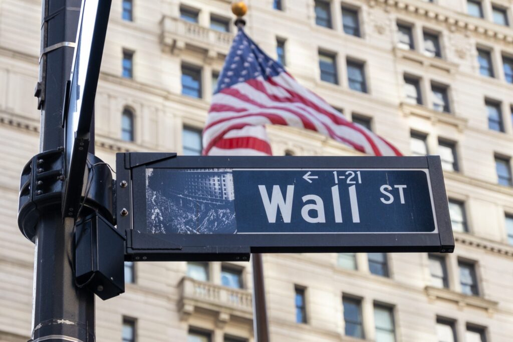 Με κέρδη έκλεισε η Wall Street με ράλι τεχνολογικών μετοχών