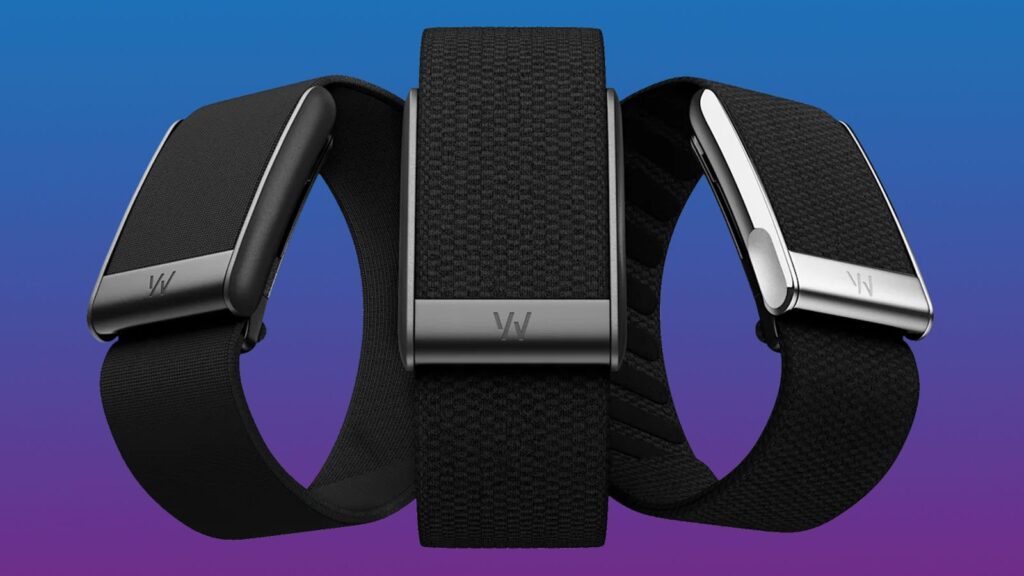 Η Apple δοκιμάζει fitness tracker χωρίς οθόνη, τύπου Whoop, αναφέρει το Bloomberg