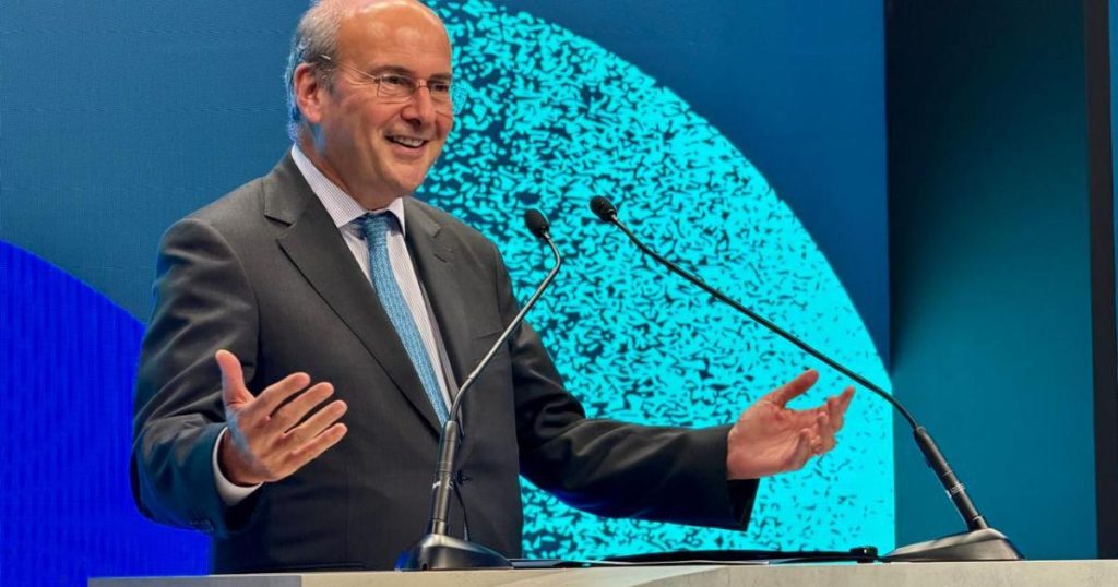 Χατζηδάκης προαναγγέλλει περισσότερα κίνητρα για εισαγωγή επιχειρήσεων στο Χρηματιστήριο