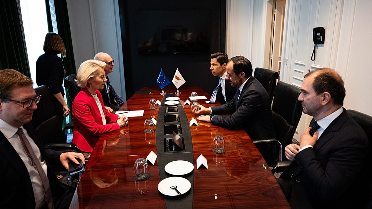 Ο Χριστοδουλίδης ζητά από τη φον ντερ Λάιεν επανέναρξη συζητήσεων για αμοιβαία άμυνα