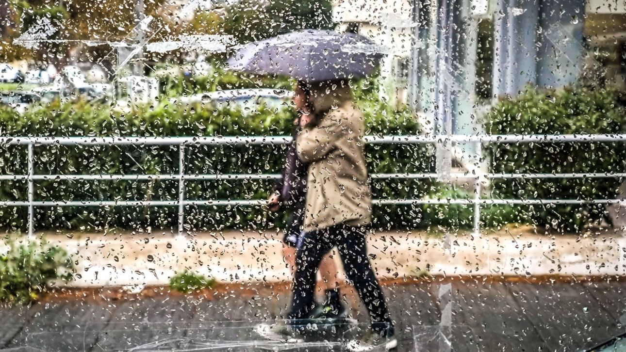 Κύμα κακοκαιρίας από την Κυριακή: βροχές, καταιγίδες και πτώση θερμοκρασίας