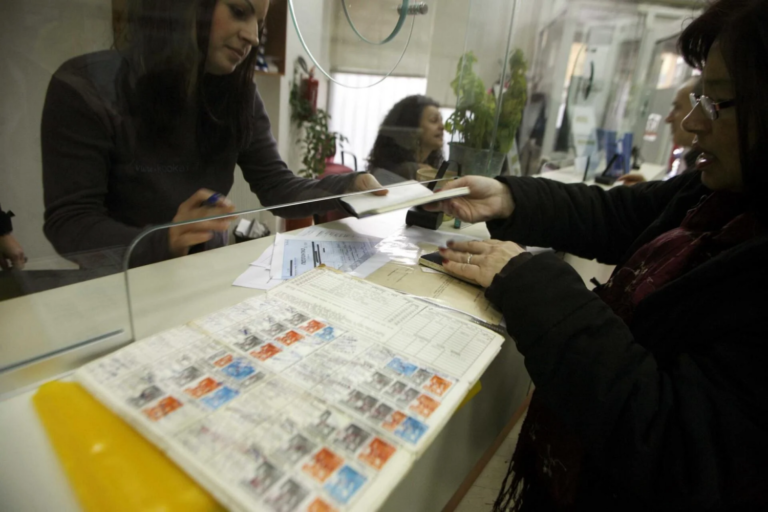 Σύνταξη στα 67 χωρίς 15ετία: Επτά λύσεις για τη συμπλήρωση των ενσήμων που λείπουν