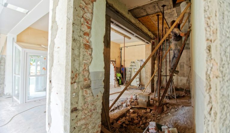 Άνοιξε η ηλεκτρονική πλατφόρμα αιτήσεων για το πρόγραμμα «Ανακαίνιση Κατοικίας»