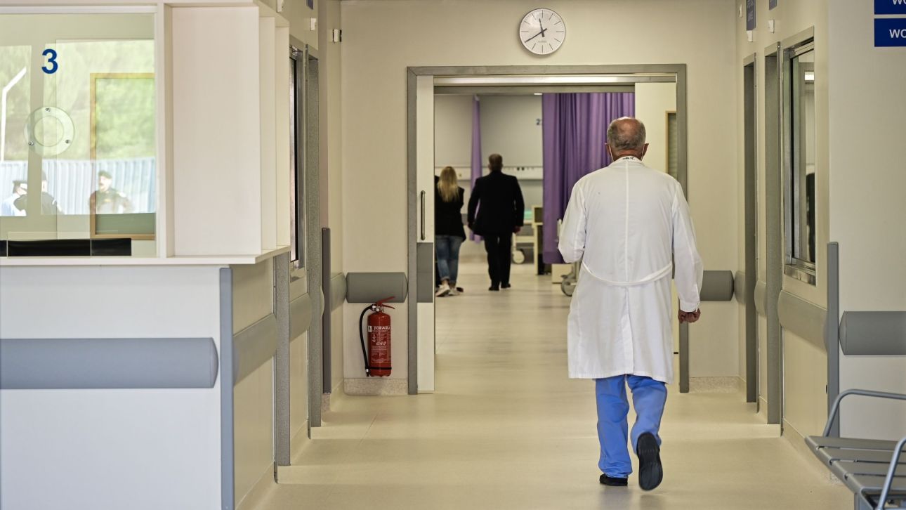 ΕΟΔΥ: Άνοδος στις εισαγωγές COVID-19 και γρίπης
