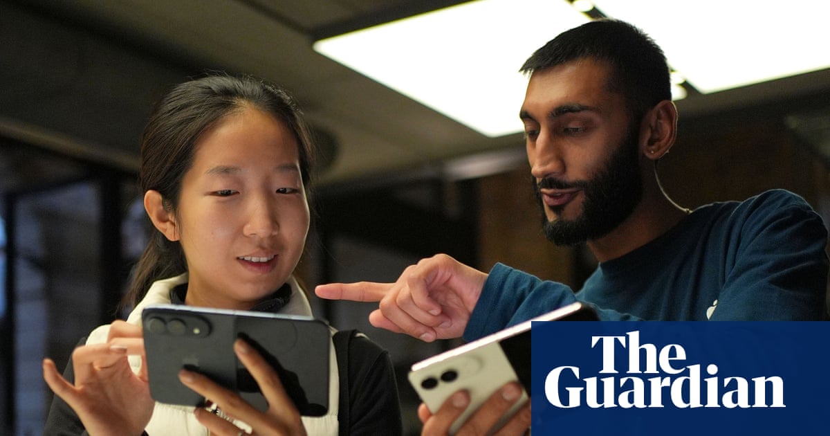 Ρωγμές στο foldable iPhone Duo — η Apple μιλά για «μικρό αριθμό» συσκευών