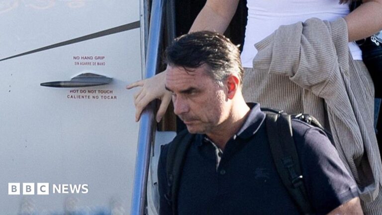 Ο βουλευτής Φλάβιο Μπολσονάρο αρνείται ότι εγκατέλειψε τη Βραζιλία μετά την άφιξή του στο Μαϊάμι