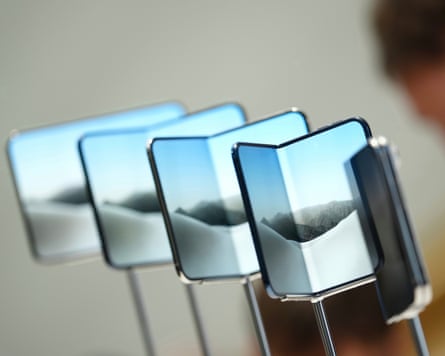 Ρωγμές στο foldable iPhone Duo — η Apple μιλά για «μικρό αριθμό» συσκευών
