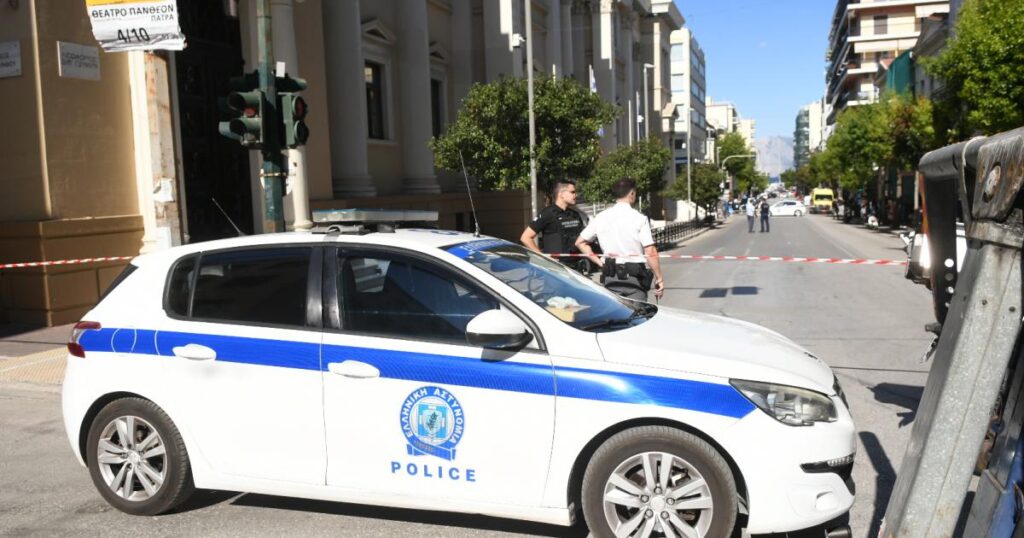 Τηλεφώνημα για βόμβα στη Βουλή – Έλεγχοι από πυροτεχνουργούς