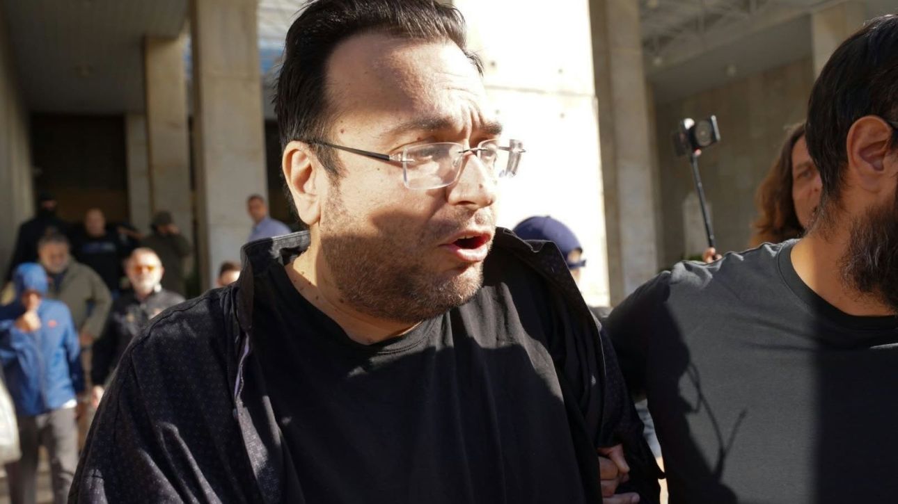 Στο νοσοκομείο Γεννηματάς ο Φίλιππος Καμπούρης μετά από λιποθυμικό επεισόδιο στα κρατητήρια της ΓΑΔΑ