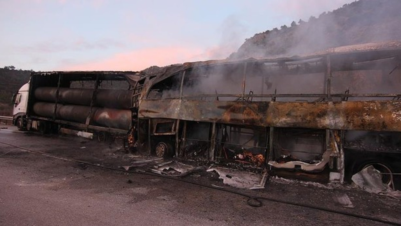 Τουρκία: Τουλάχιστον 11 νεκροί από σύγκρουση λεωφορείου με φορτηγό κοντά στο Ακχισάρ