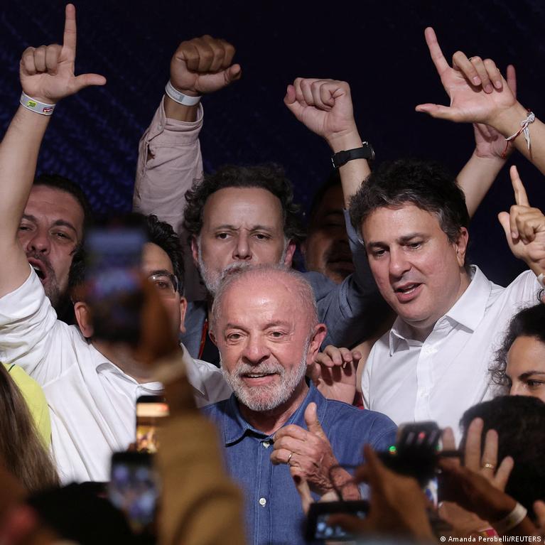 Λούλα: Τέταρτη θητεία με νίκη επί του Φλάβιο Μπολσονάρο