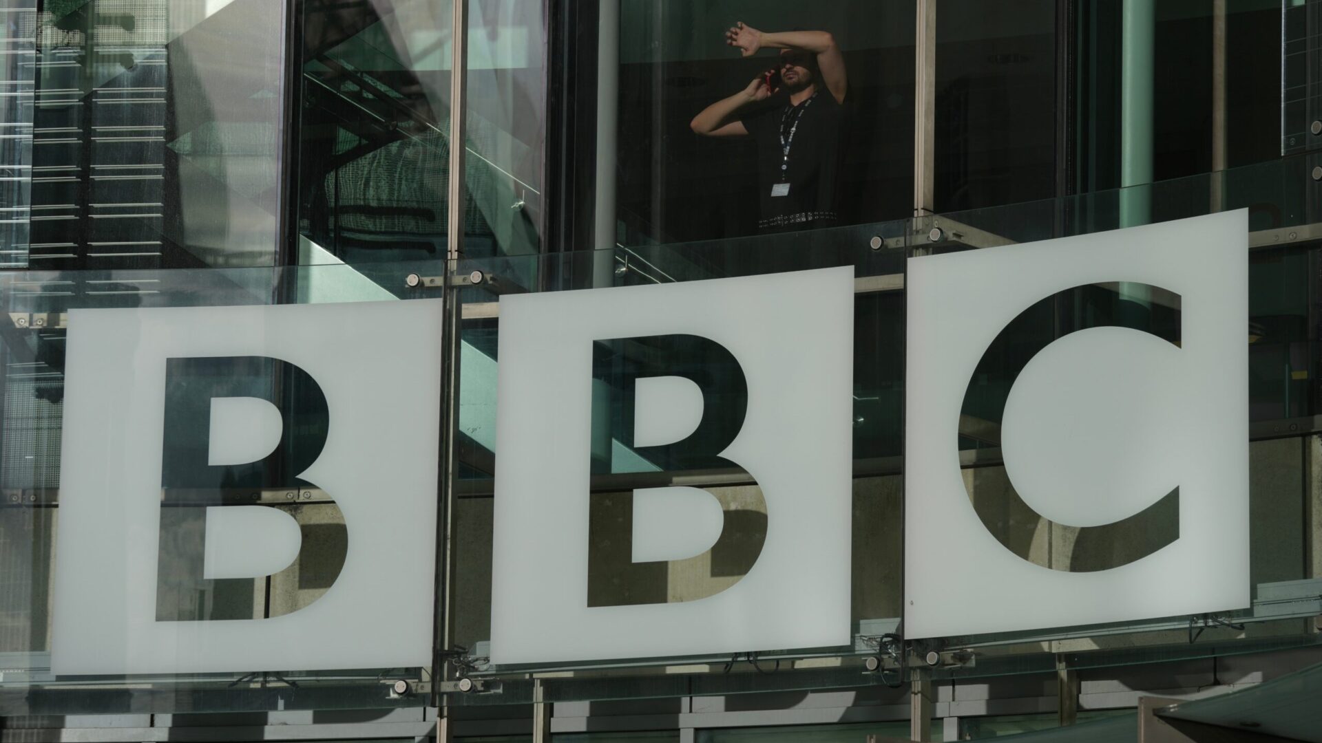 BBC: Λουκέτο σε BBC Three, BBC Scotland και Radio 4 Extra