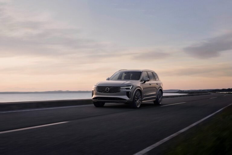 Volvo: 2.500 απολύσεις και βουτιά 28,8% στη μετοχή