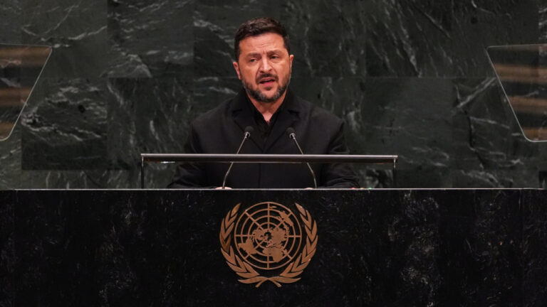 Ζελένσκι: Η μάχη της Ουκρανίας για να μην καταστραφεί σαν την Τσετσενία