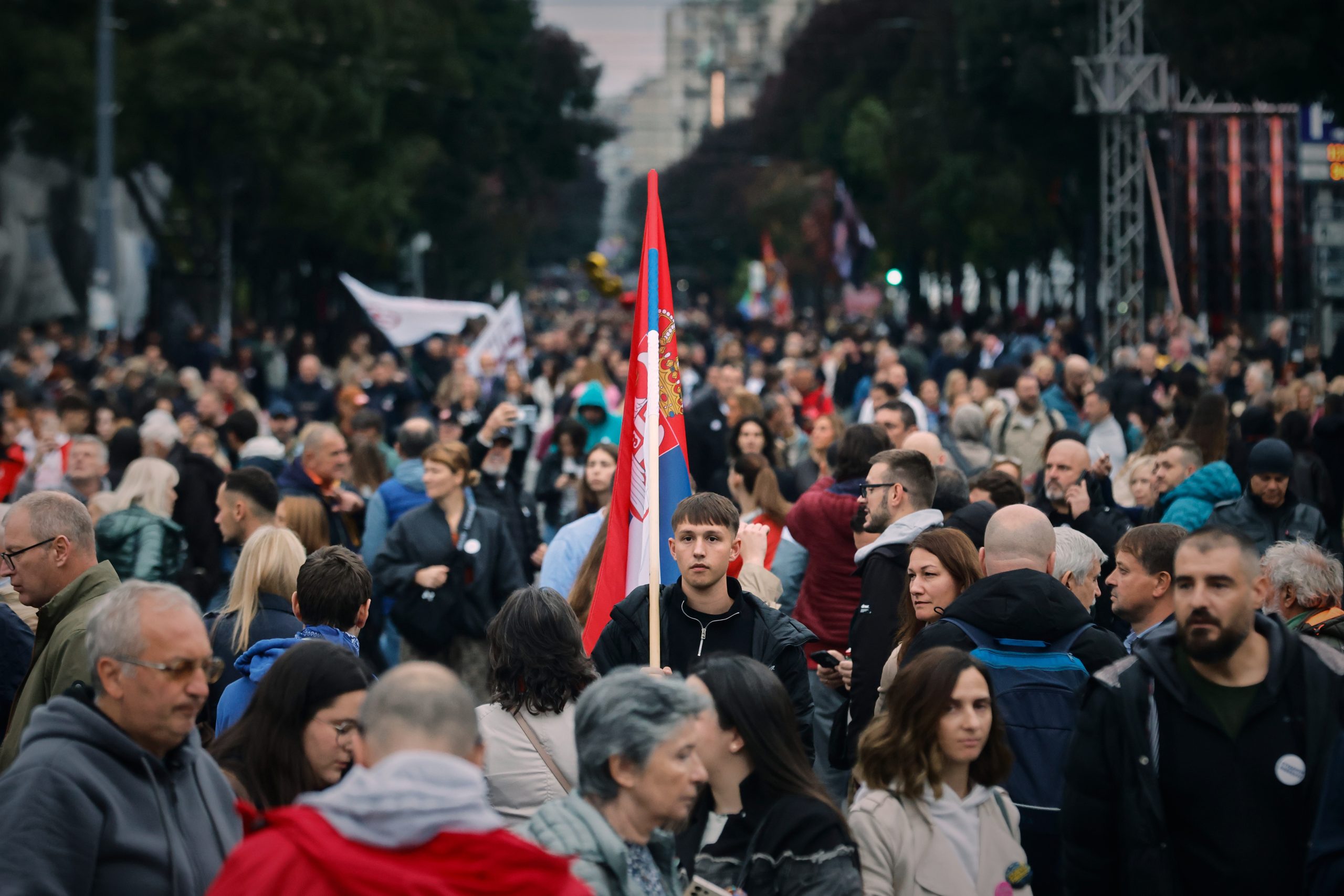 Σερβία: Αμφίρροπες εκλογές αύριο, η Φοιτητική Λίστα απειλεί τον Βούτσιτς