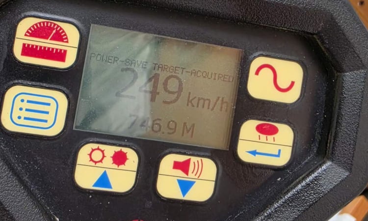 Χειροπέδες σε 27χρονο που έτρεχε με 249 χλμ/ώρα στην Ιόνια Οδό