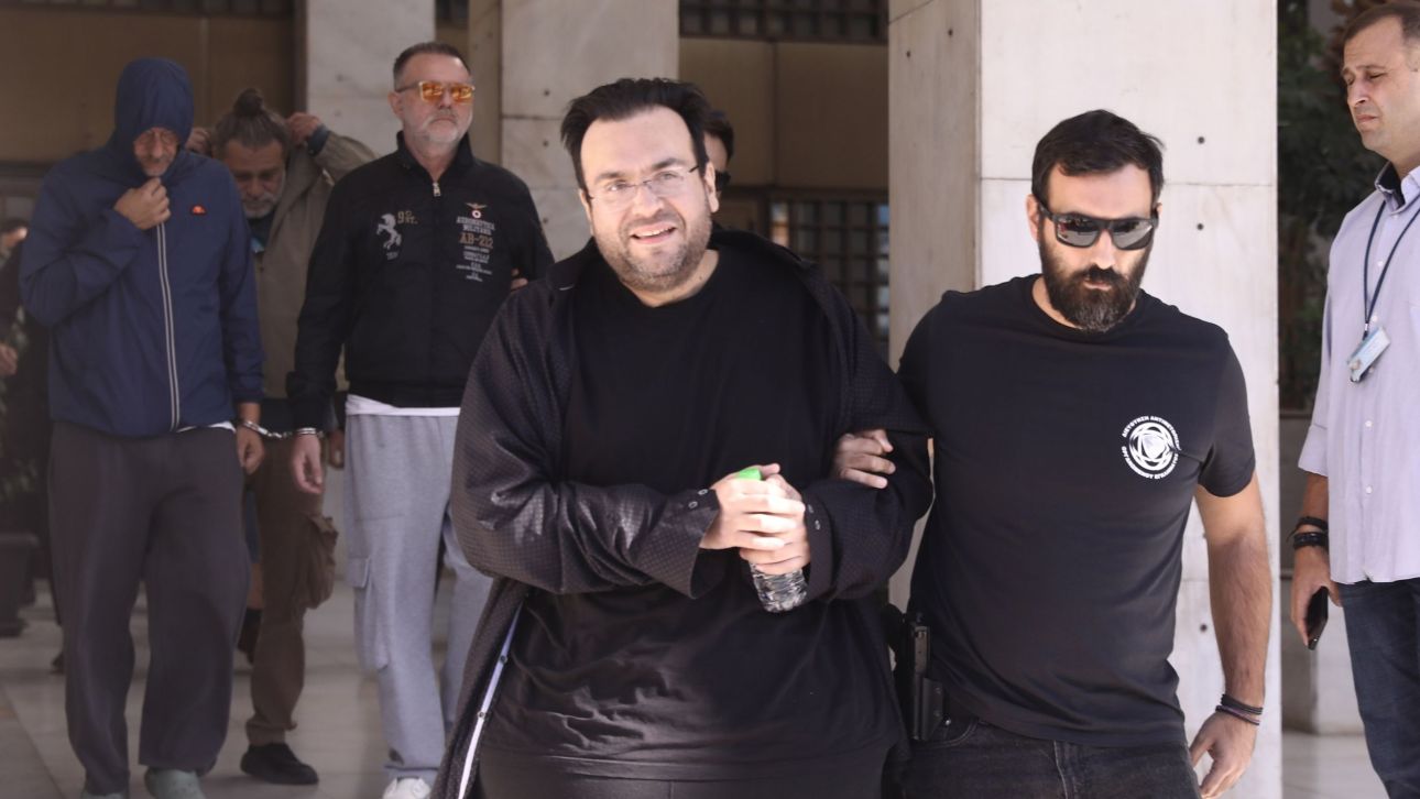 ΕΦΚΑ: Ο φάκελος με τις εταιρείες φαντάσματα που «καίνε» τον Φίλιππο Καμπούρη