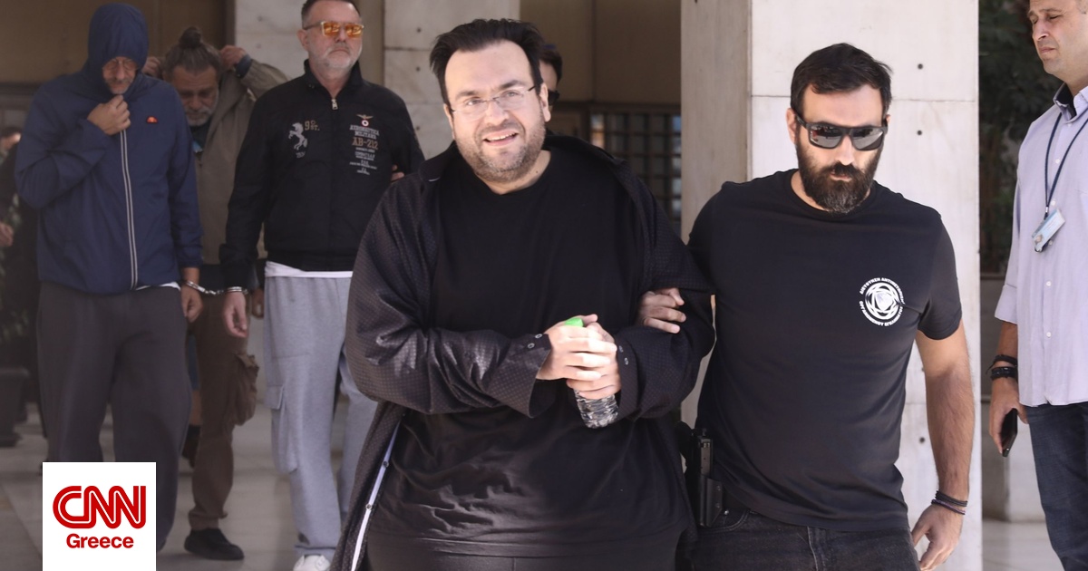 ΕΦΚΑ: Ο φάκελος με τις εταιρείες φαντάσματα που «καίνε» τον Φίλιππο Καμπούρη