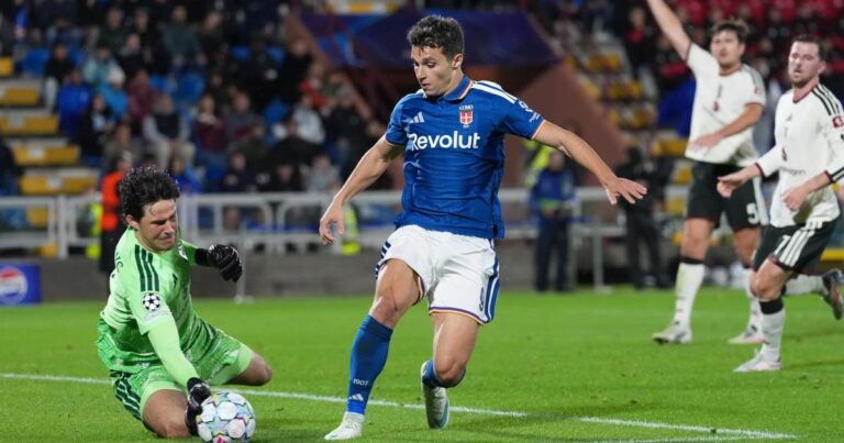 Ο Δουβίκας σκόραρε στο 4-1 της Κόμο επί της Μάντσεστερ Γιουνάιτεντ