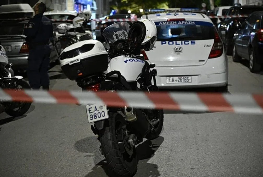 Εξάρχεια: Συναγερμός για ύποπτη βαλίτσα και προσωρινή διακοπή κυκλοφορίας σε Ιπποκράτους και Σόλωνος