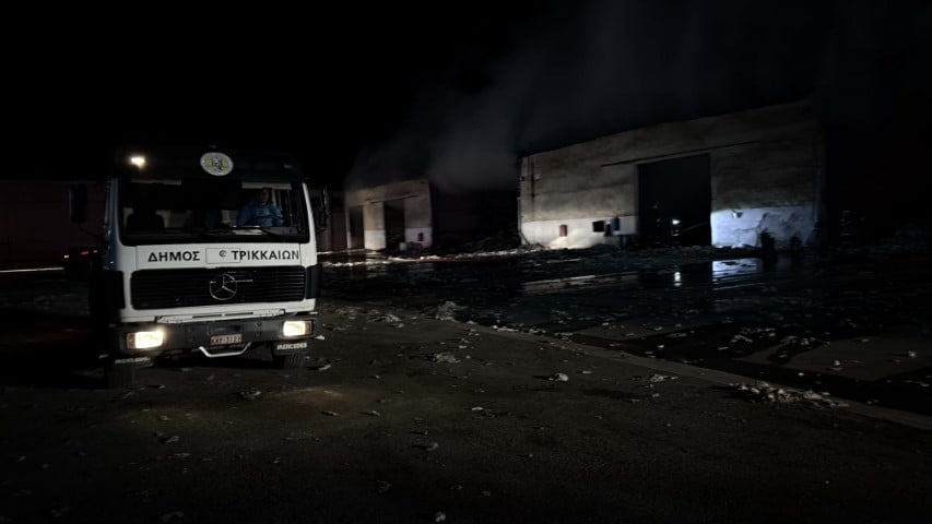 Τρίκαλα: Φωτιά σε εργοστάσιο βάμβακος – Στις φλόγες έξι αποθήκες