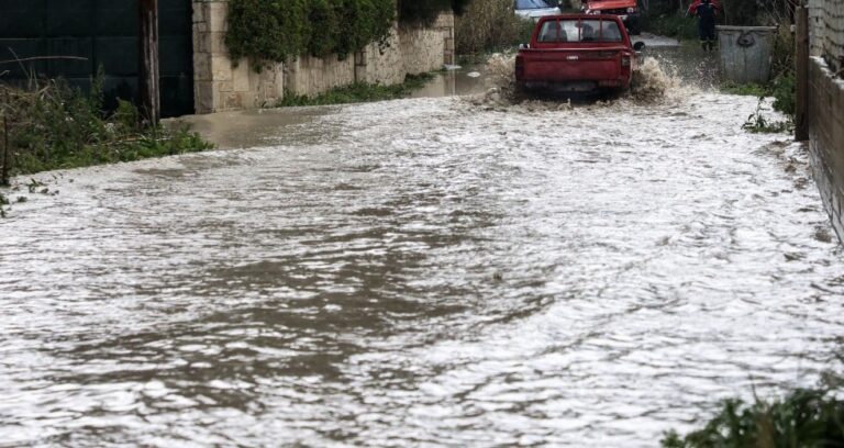 Κακοκαιρία στη χώρα – Μηνύματα 112 σε Εύβοια, Μαγνησία και Σποράδες