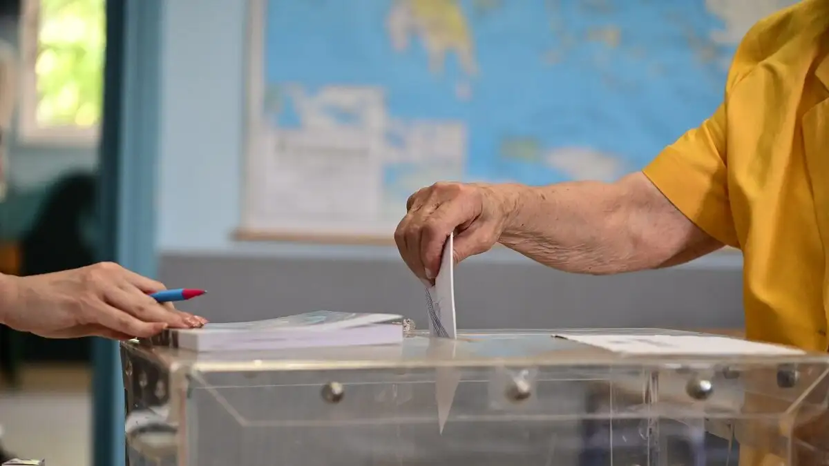 ΝΔ 30%, ΕΛ.ΑΣ. 16,5% και ΠΑΣΟΚ 13% σύμφωνα με τη δημοσκόπηση Pulse