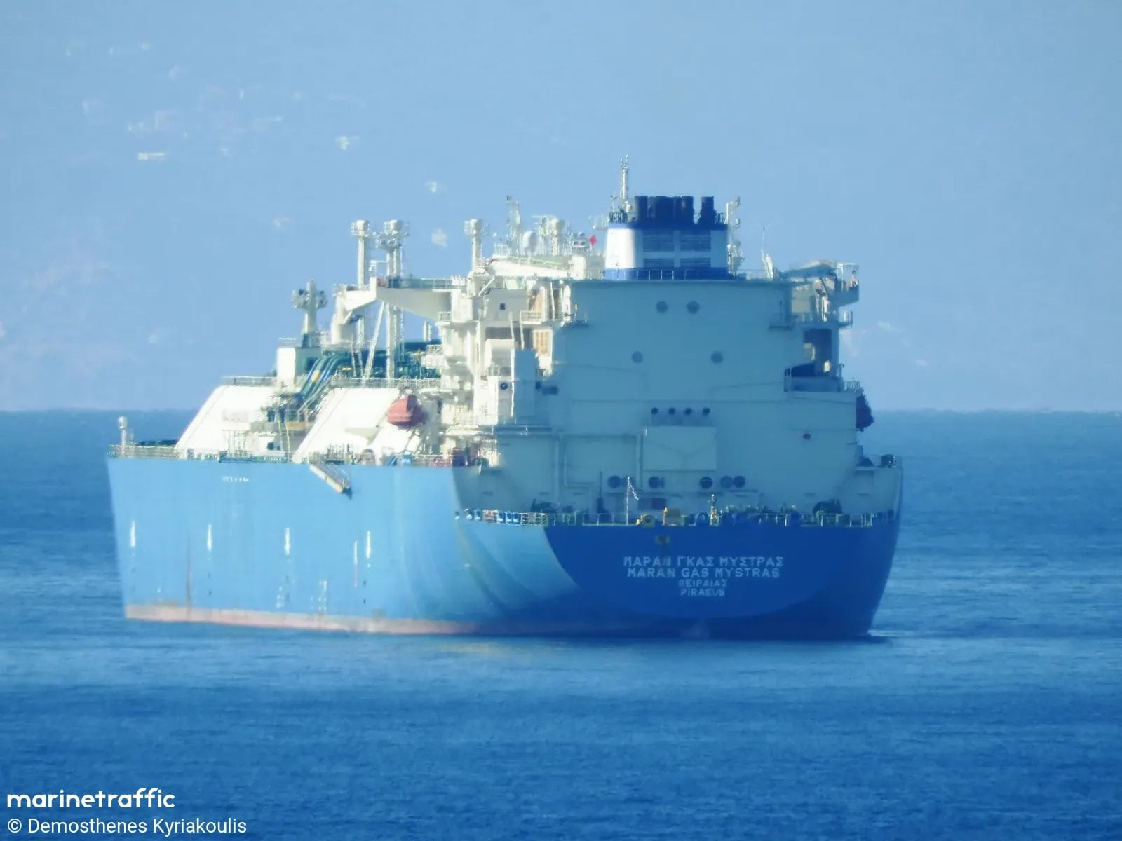 Ορμούζ: Άγνωστο αντικείμενο έπληξε το ελληνόκτητο LNG «Maran Gas Mystras»