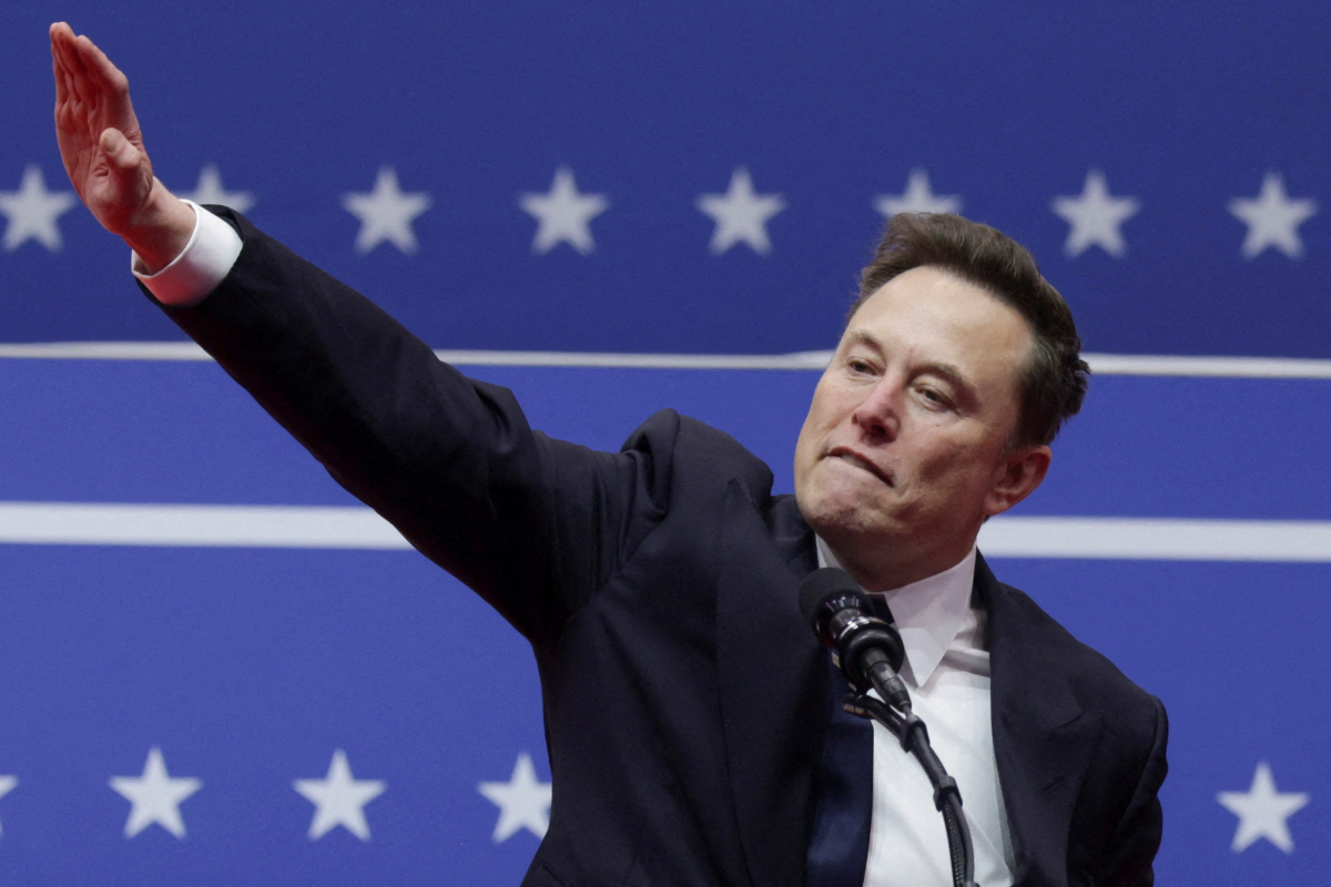 SpaceX-Tesla: Ο Μασκ υποστηρίζει συγχώνευση — Επιτροπές εξετάζουν το ενδεχόμενο