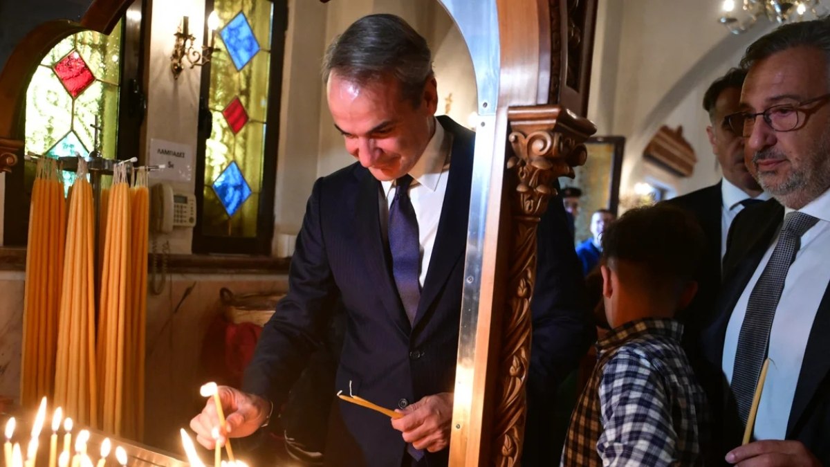 Ο Μητσοτάκης στη Θεία Λειτουργία του Αγίου Δημητρίου στη Θεσσαλονίκη